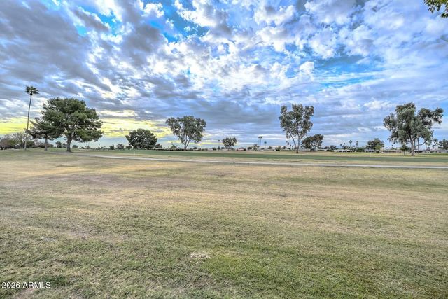 10533 W PINEAIRE Drive, Sun City, AZ 85351