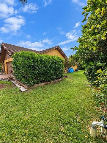 688 Morningmist LN, Lehigh Acres, FL 33974