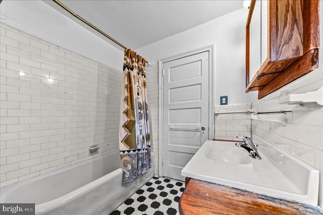 4 E LODGES LN, Bala Cynwyd, PA 19004