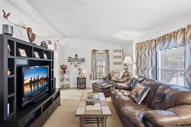 41 Mathew Circle, Goffstown, NH 03045