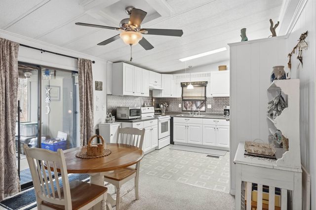 41 Mathew Circle, Goffstown, NH 03045