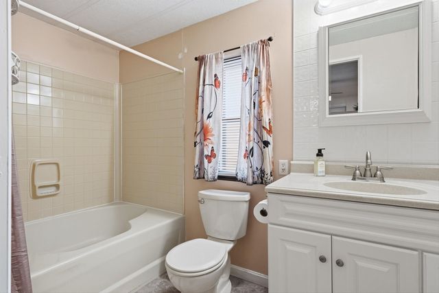 41 Mathew Circle, Goffstown, NH 03045