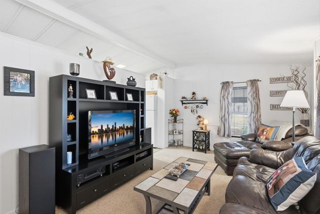 41 Mathew Circle, Goffstown, NH 03045