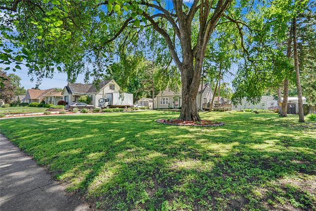 2721 48th Place, Des Moines, IA 50310