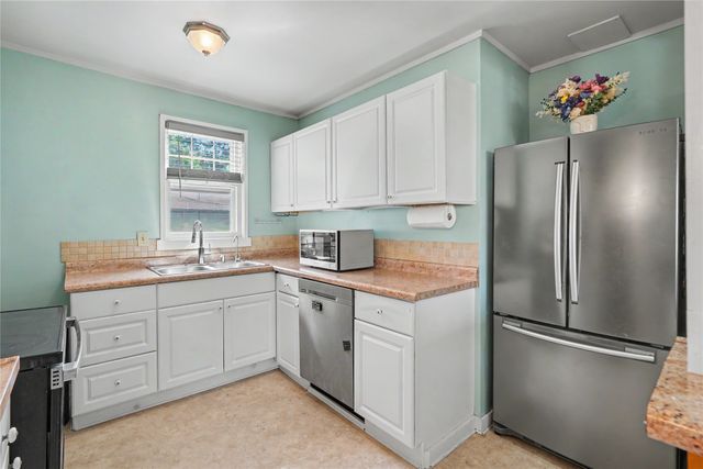 2721 48th Place, Des Moines, IA 50310