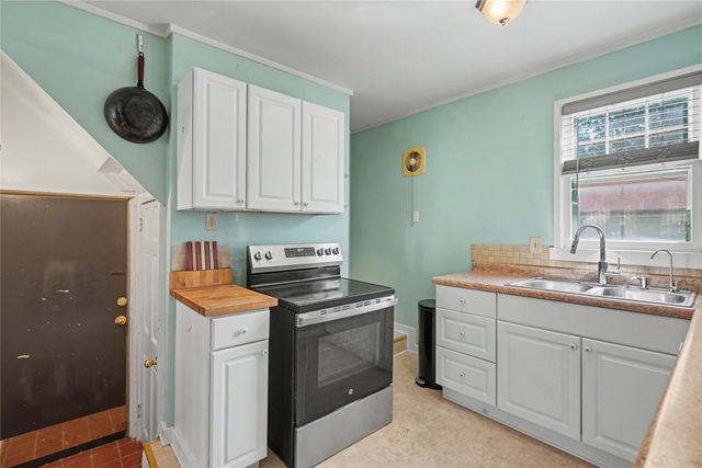 2721 48th Place, Des Moines, IA 50310