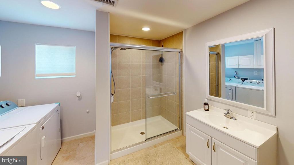 129 E SCHUYLKILL RD, Tuckerton, NJ 08087
