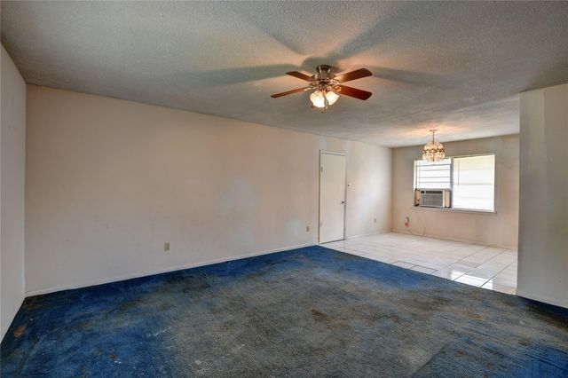 921 E 3rd Street, Bellville, TX 77418