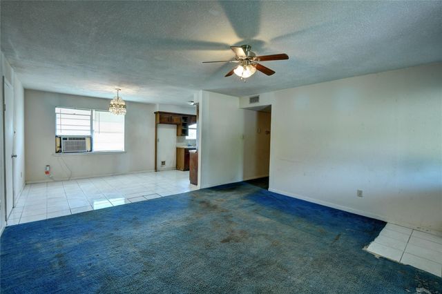 921 E 3rd Street, Bellville, TX 77418