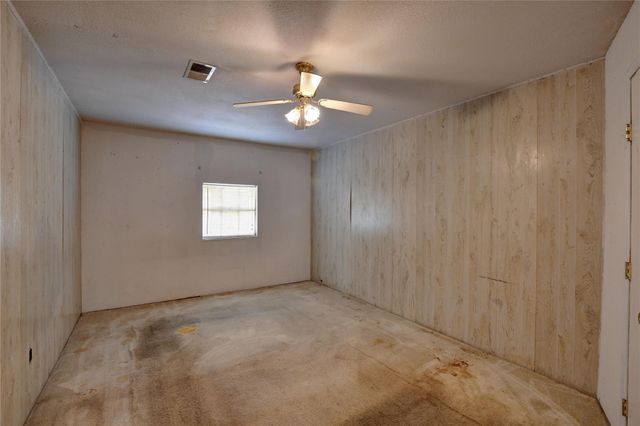 921 E 3rd Street, Bellville, TX 77418