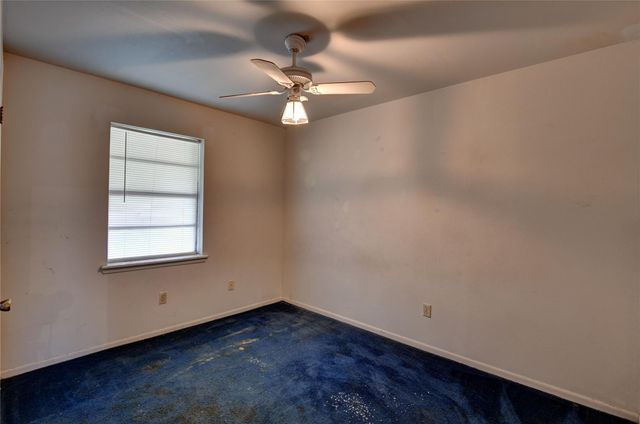 921 E 3rd Street, Bellville, TX 77418