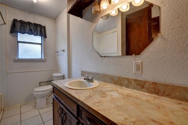921 E 3rd Street, Bellville, TX 77418