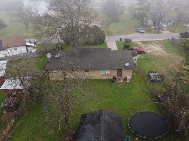 921 E 3rd Street, Bellville, TX 77418