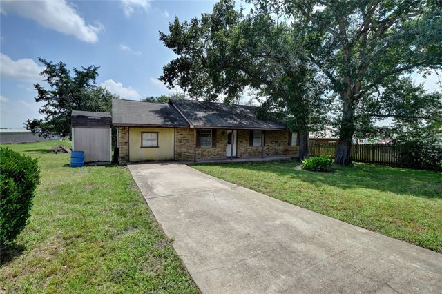 921 E 3rd Street, Bellville, TX 77418