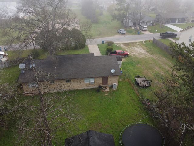 921 E 3rd Street, Bellville, TX 77418