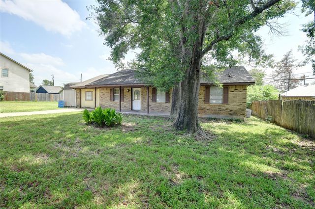 921 E 3rd Street, Bellville, TX 77418
