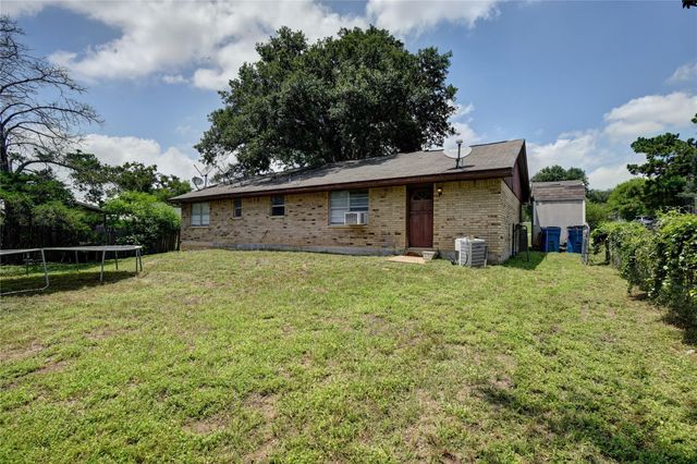 921 E 3rd Street, Bellville, TX 77418
