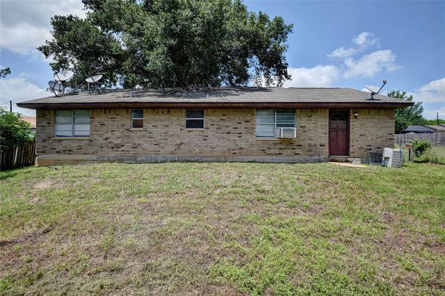 921 E 3rd Street, Bellville, TX 77418