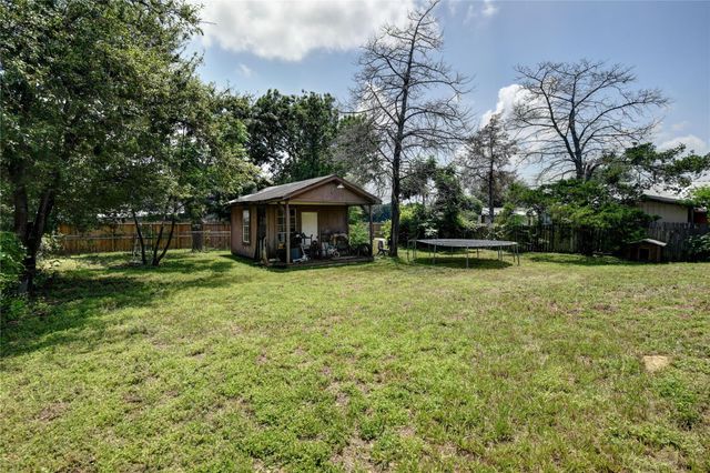 921 E 3rd Street, Bellville, TX 77418