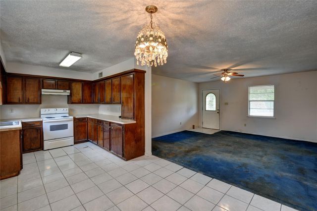 921 E 3rd Street, Bellville, TX 77418