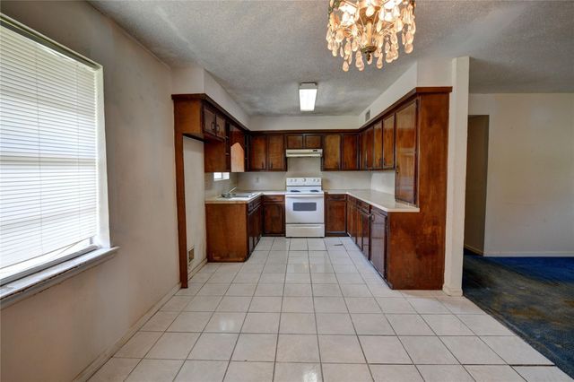 921 E 3rd Street, Bellville, TX 77418
