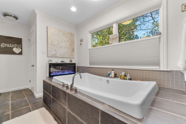 24 Evergreen Court, Little Rock, AR 72227