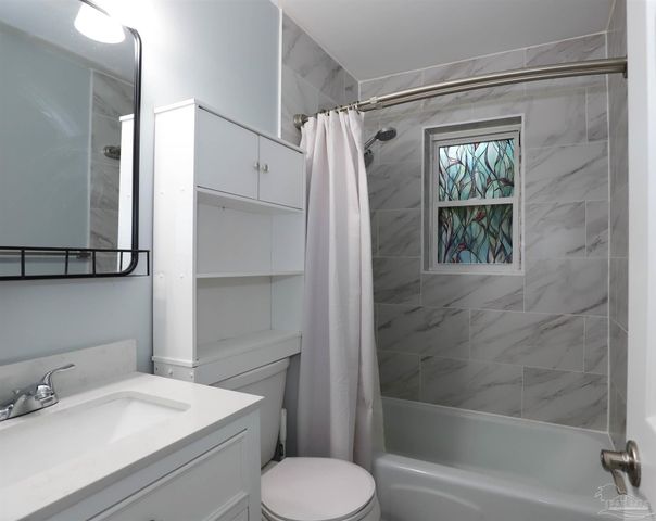 118 Shirley Dr, Gulf Breeze, FL 32561