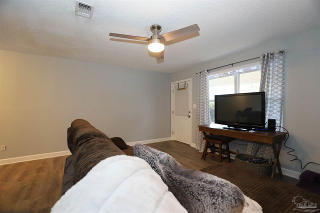 118 Shirley Dr, Gulf Breeze, FL 32561