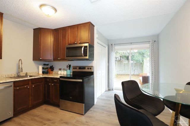 118 Shirley Dr, Gulf Breeze, FL 32561