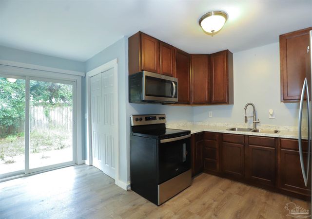 118 Shirley Dr, Gulf Breeze, FL 32561