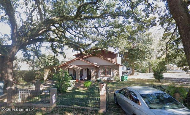 608 Magnolia Avenue, Ocean Springs, MS 39564