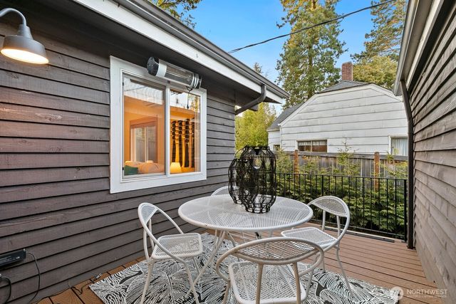 3219 34th Avenue W, Seattle, WA 98199