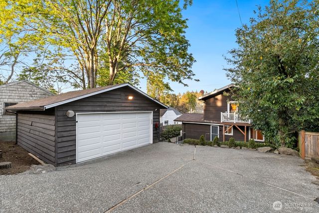 3219 34th Avenue W, Seattle, WA 98199