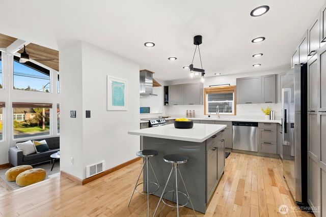 3219 34th Avenue W, Seattle, WA 98199
