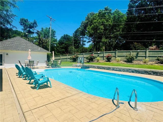 2816 Honeysuckle Lane, Russellville, AR 72801