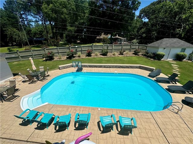 2816 Honeysuckle Lane, Russellville, AR 72801