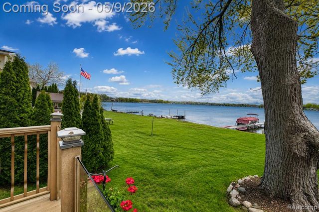 10171 Joanna K Avenue, White Lake, MI 48386