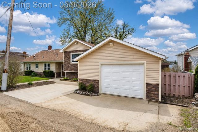 10171 Joanna K Avenue, White Lake, MI 48386