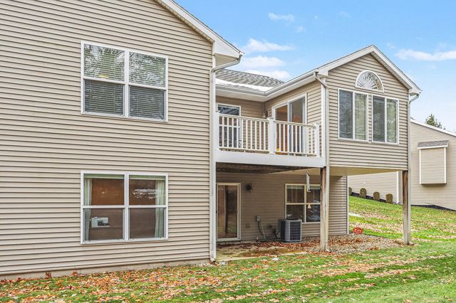 2141 Gray Oak Cove, Portage, MI 49024