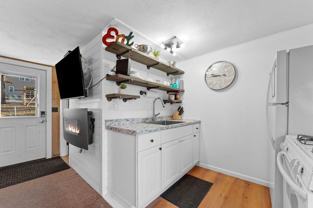 57 Kings Cove Lane, Reeds Spring, MO 65737