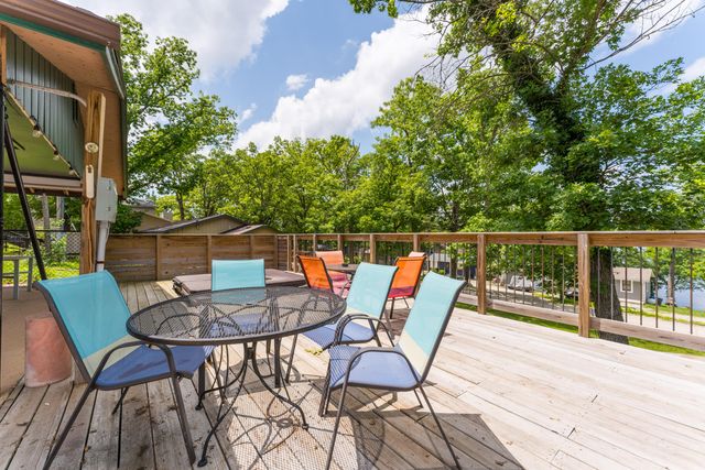 57 Kings Cove Lane, Reeds Spring, MO 65737