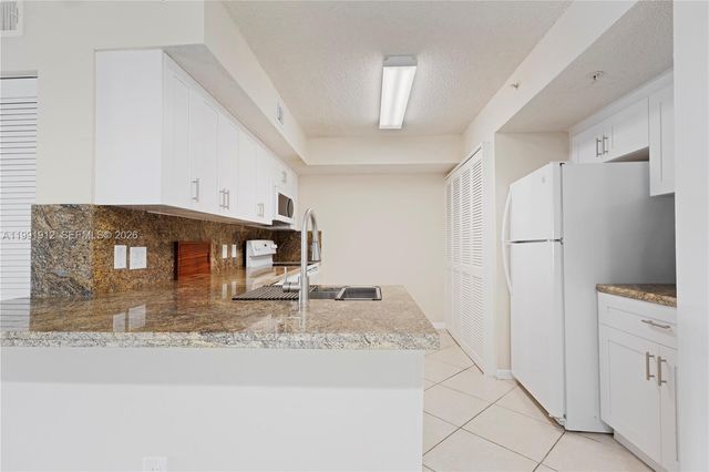 9615 NW 1st Ct 10-204, Pembroke Pines, FL 33024