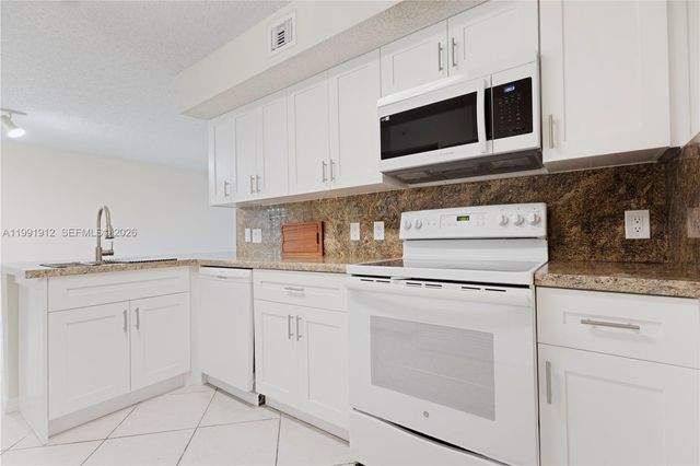 9615 NW 1st Ct 10-204, Pembroke Pines, FL 33024