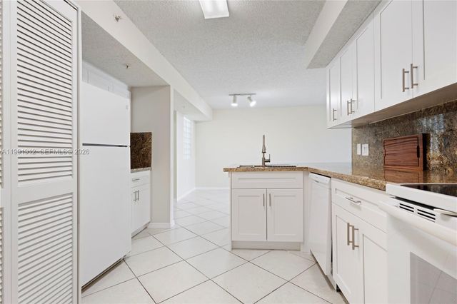 9615 NW 1st Ct 10-204, Pembroke Pines, FL 33024