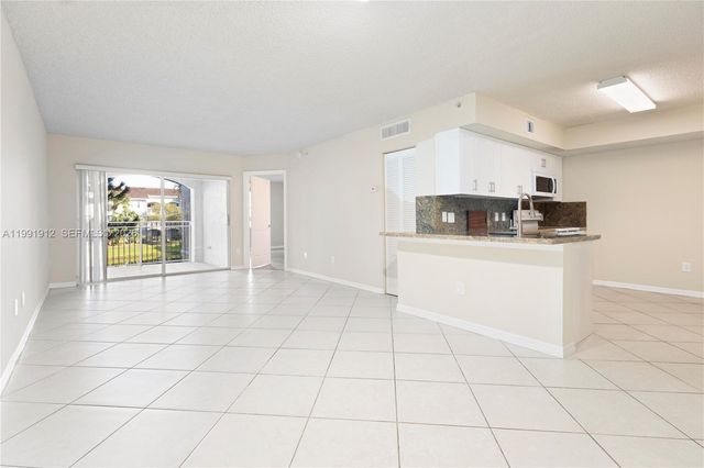 9615 NW 1st Ct 10-204, Pembroke Pines, FL 33024