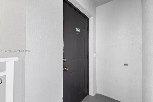 9615 NW 1st Ct 10-204, Pembroke Pines, FL 33024