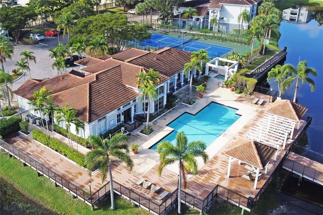 9615 NW 1st Ct 10-204, Pembroke Pines, FL 33024