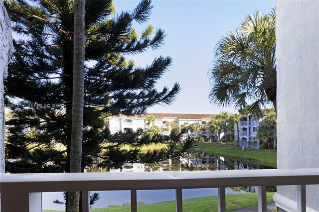 9615 NW 1st Ct 10-204, Pembroke Pines, FL 33024