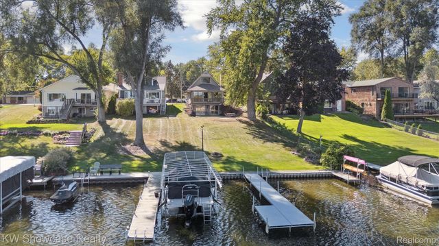688 Wolverine Drive, Wolverine Lake Village, MI 48390