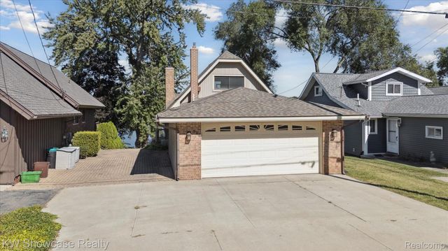 688 Wolverine Drive, Wolverine Lake Village, MI 48390